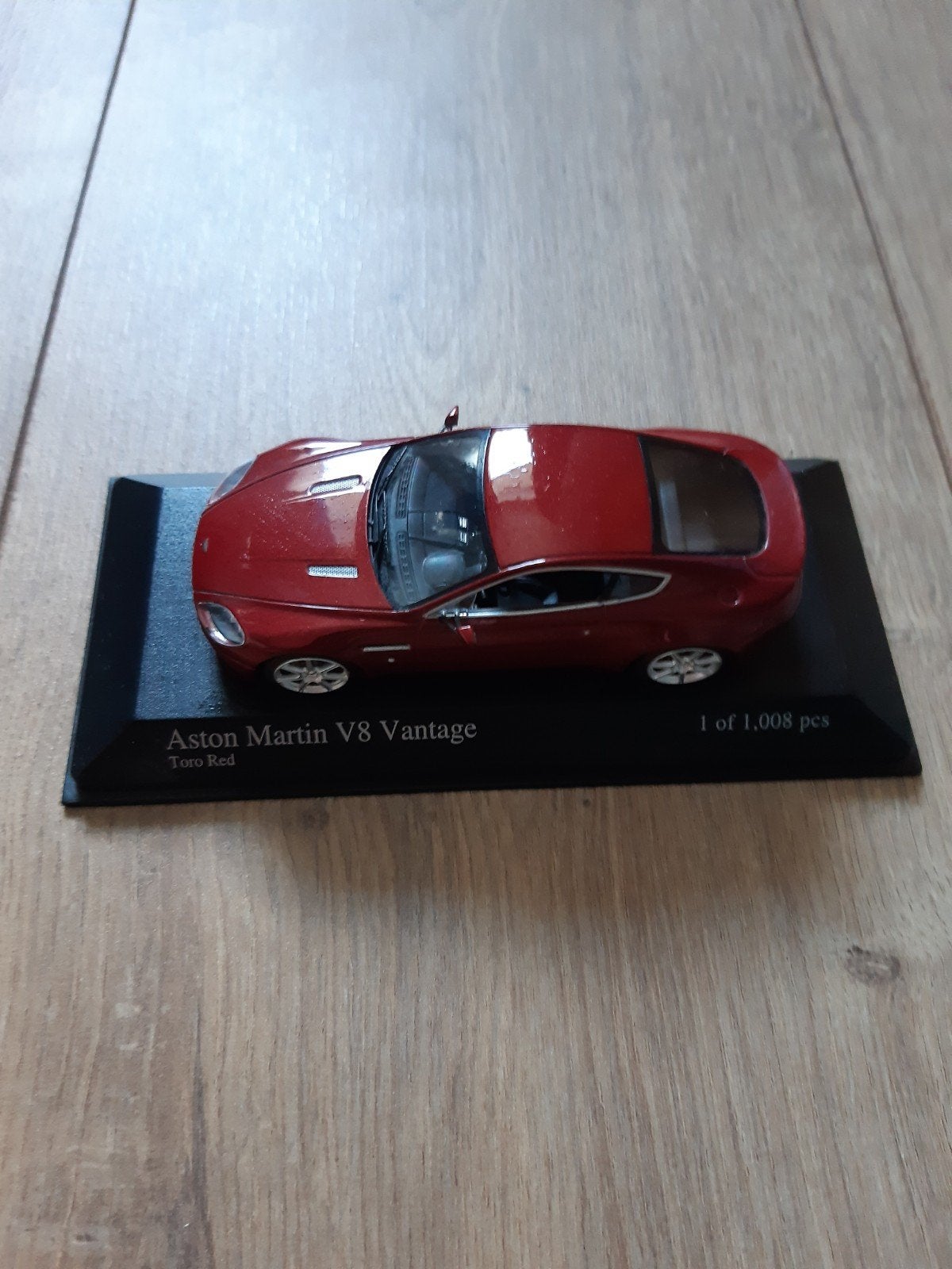Minichamps Aston Martin V8 Vantage Toro Red 1:43, Ophalen of Verzenden