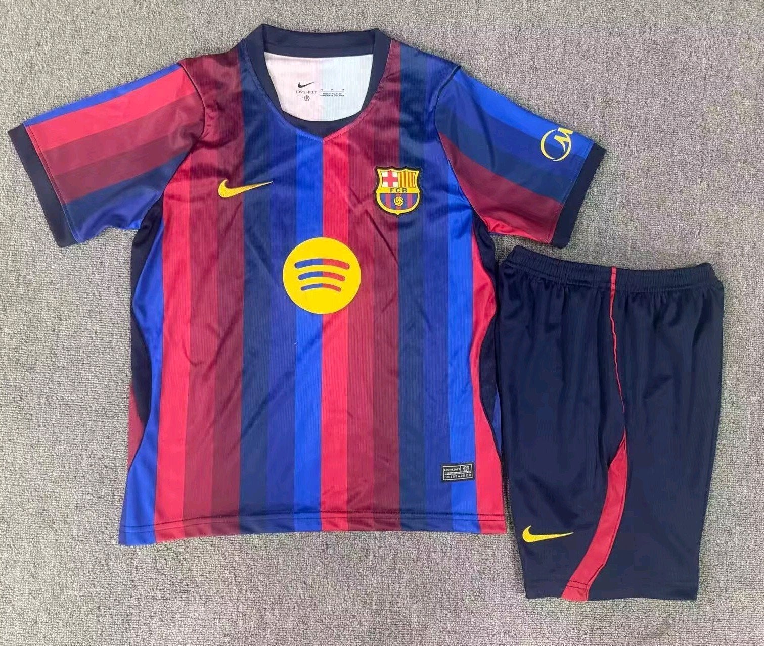 FC Barcelona kids tenue 26/27, Maat XS of kleiner, Ophalen of Verzenden, Nieuw, Set