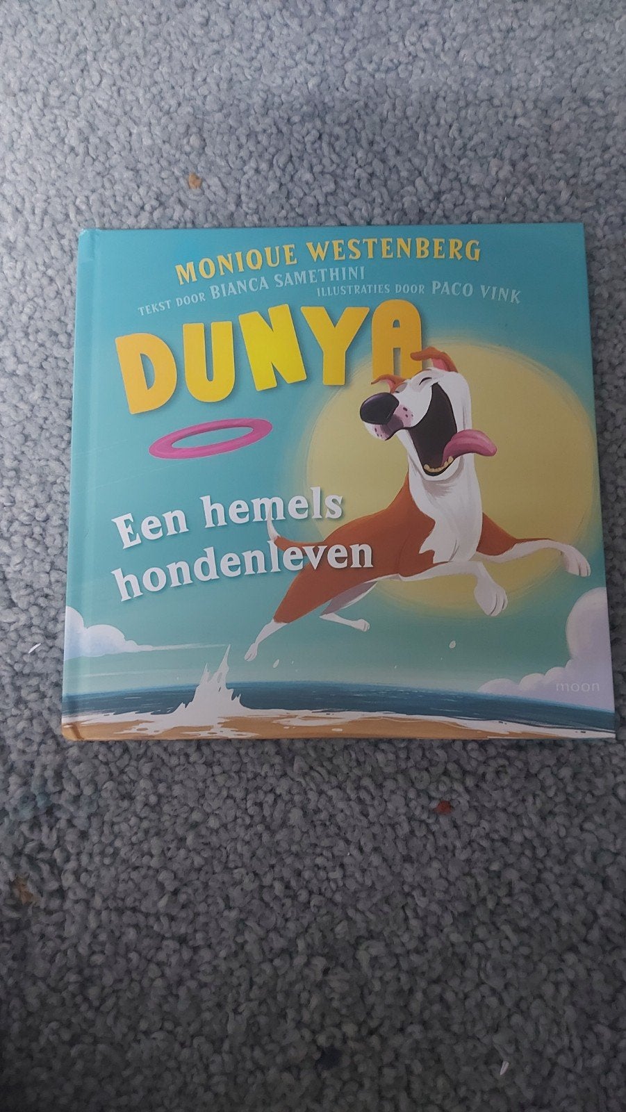 Dunya: Een hemels hondenleven - Monique Westenberg, Ophalen of Verzenden, Zo goed als nieuw, Honden, Monique Westenberg