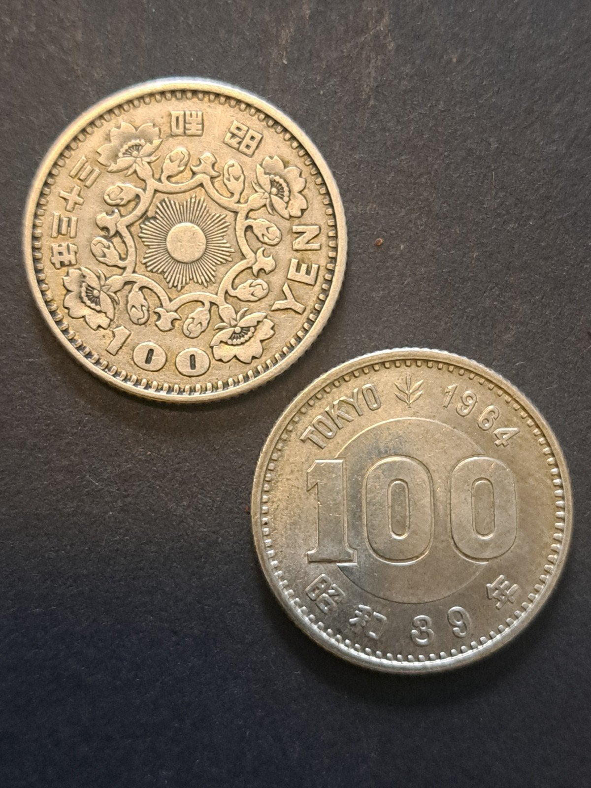 Japan 2x zilveren munt 100 yen, Ophalen of Verzenden, Oost-Azië, Setje, Zilver