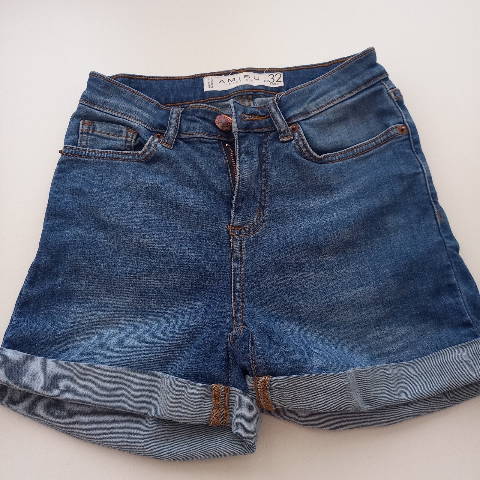 Leuke korte spijkerbroek strech maat XS koopje nu, Ophalen, Zo goed als nieuw, Blauw, W27 (confectie 34) of kleiner