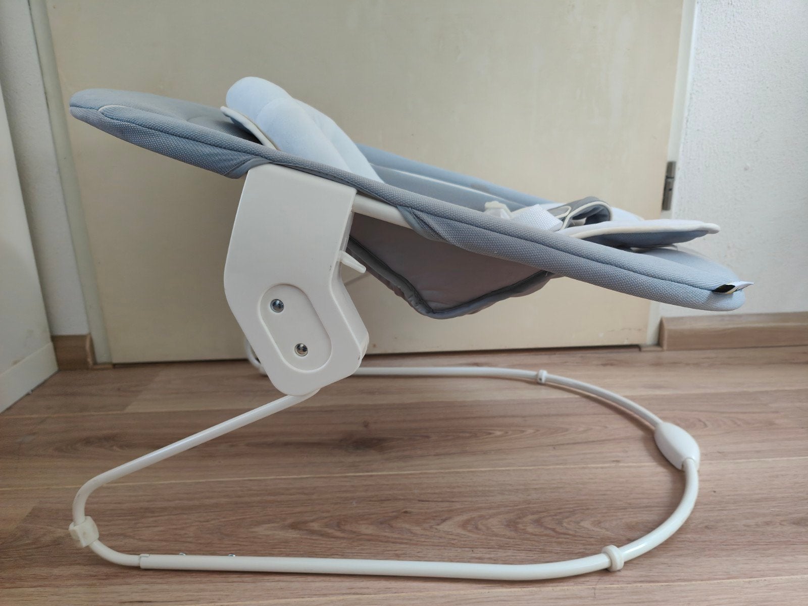 Comfortabele Wipstoel voor Baby's - Grijs, Kinderen en Baby's, Wipstoeltjes, Gebruikt, Wipstoel, Met gordel(s) of riempje(s), Ophalen
