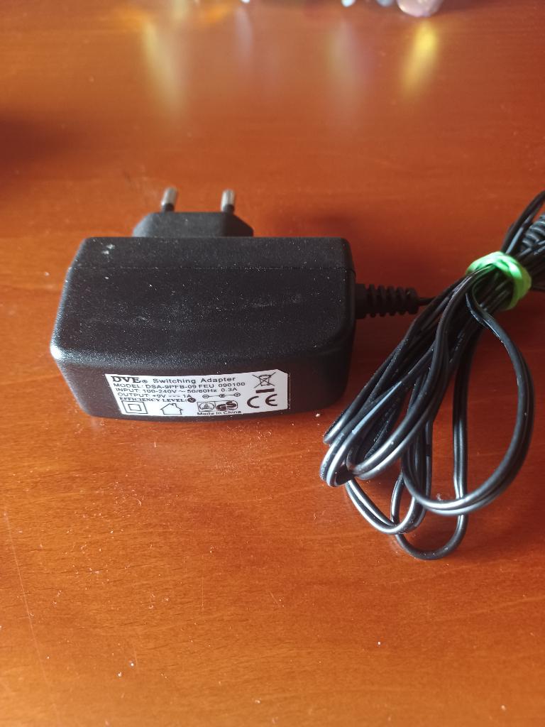 DVE Switching Adapter 9V 1A - Type FEU 090100, Ophalen of Verzenden, Zo goed als nieuw