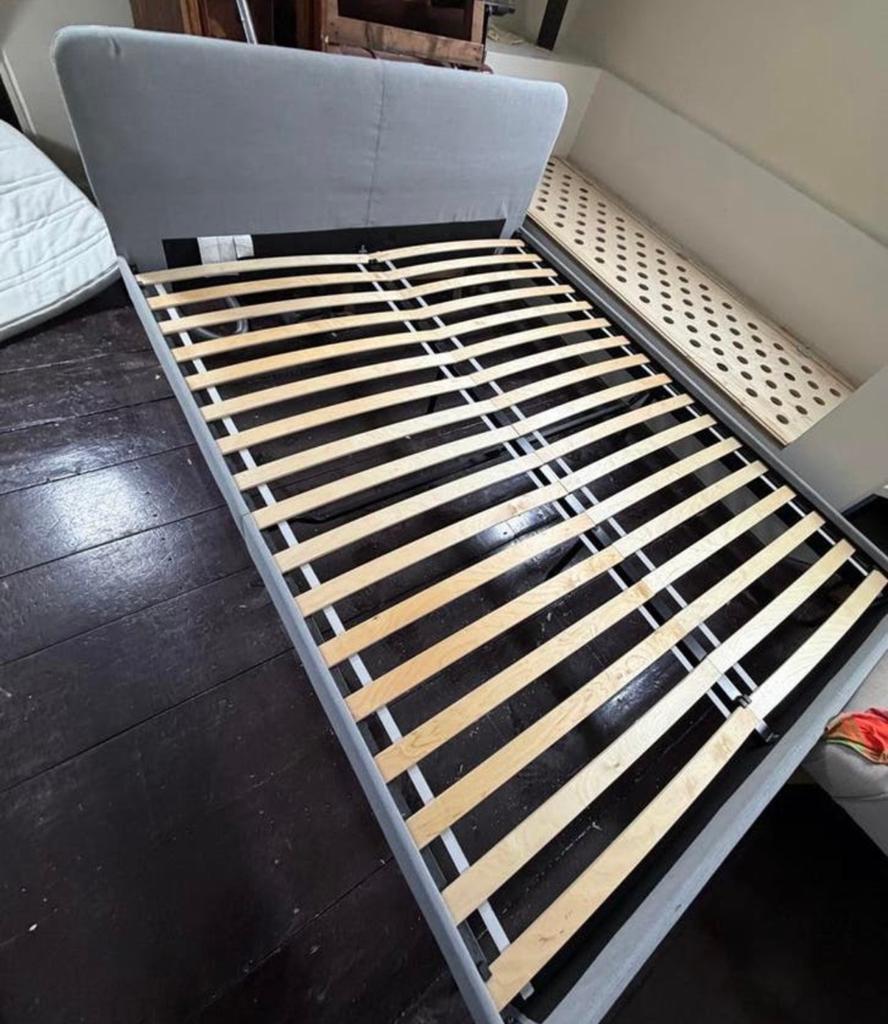 Ikea Slattum bed 160x200 cm - Grijs gestoffeerd, Huis en Inrichting, Slaapkamer | Bedden, Ophalen, Gebruikt, Tweepersoons, 200 cm
