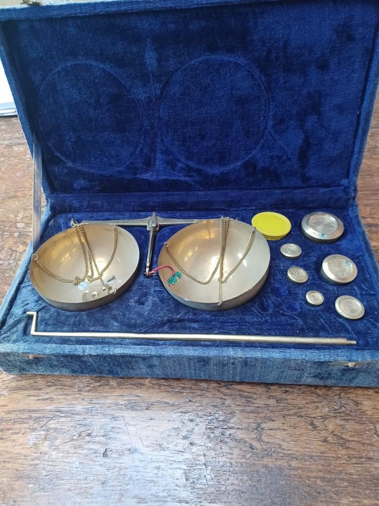Antieke goudweegschaal in kistje - Made in India, Ophalen of Verzenden