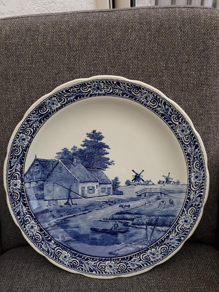 Wandbord Delfs blauw ,Royal boch met landschap., Antiek en Kunst, Antiek | Wandborden en Tegels, Ophalen of Verzenden