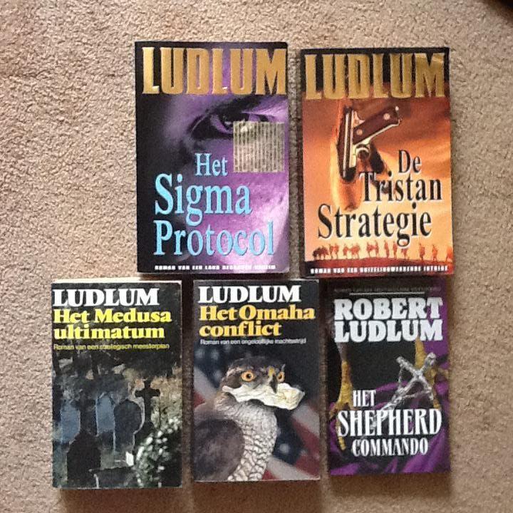 Ludlum boeken - Robert Ludlum. BIJNA GRATIS!!, Boeken, Avontuur en Actie, Ophalen of Verzenden, Zo goed als nieuw