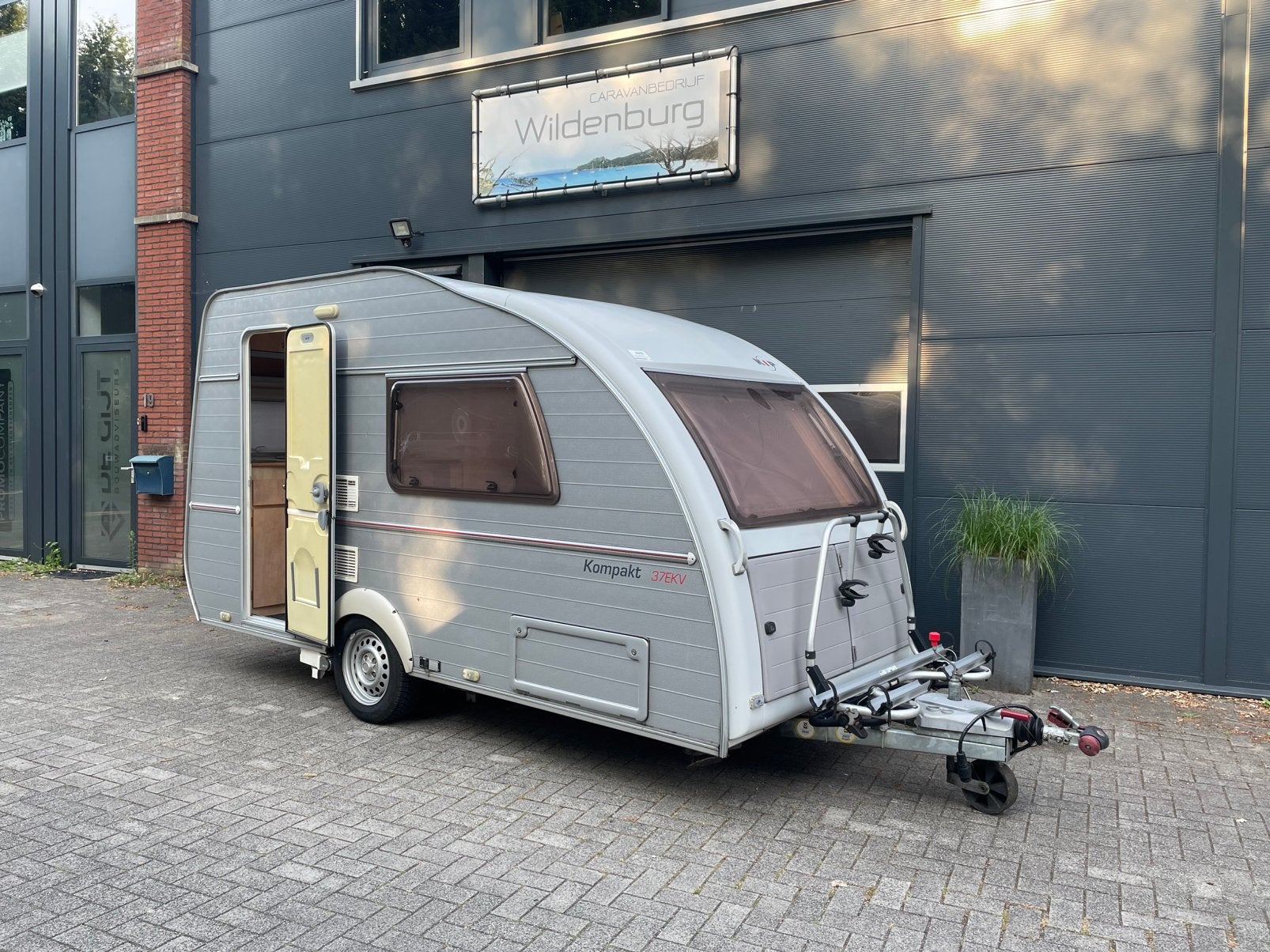 Stoere èn complete Kip Kompakt MK 37 EKV, vastdak, mover!, Standaardzit, Kip, Tot en met 2, 2 aparte bedden