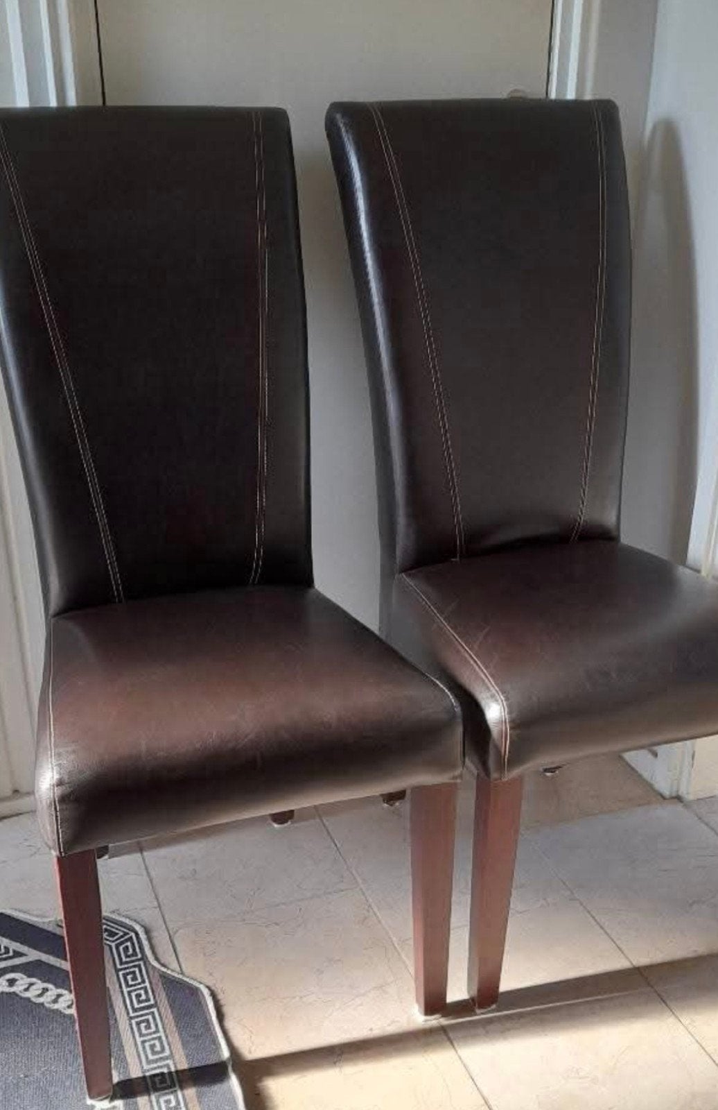 4 zo goed als nieuwe nette eetkamer stoelen, Huis en Inrichting, Stoelen, Ophalen, Bruin, Leer, Zo goed als nieuw