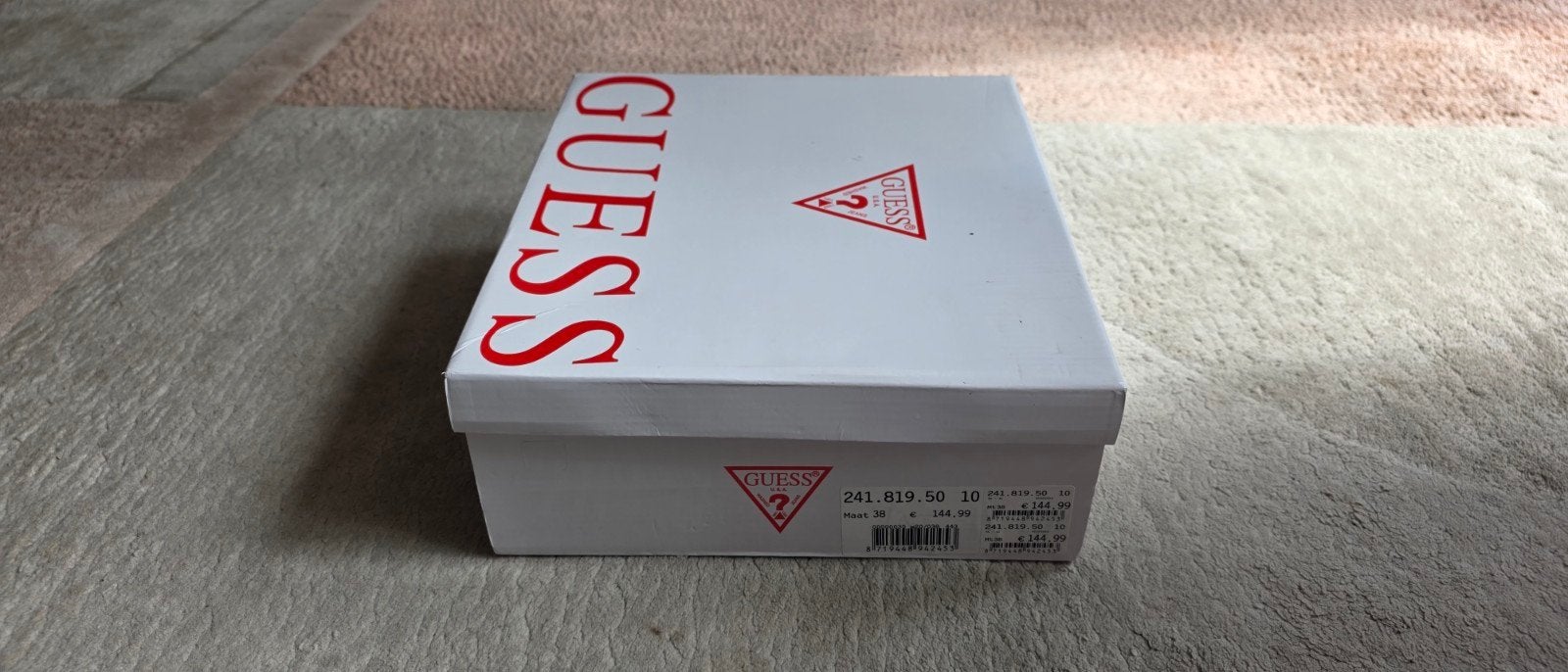 Mooie Guess laarsjes - Zwart met gouden details, Kleding | Dames, Schoenen, Guess, Zwart, Lage of Enkellaarzen, Ophalen of Verzenden