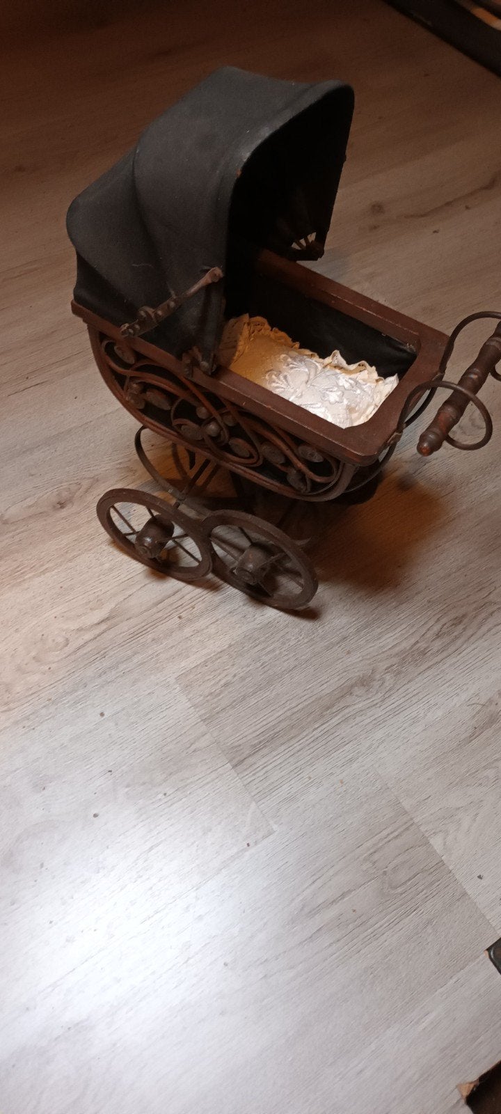 antiek poppenwagentje met popje, Ophalen