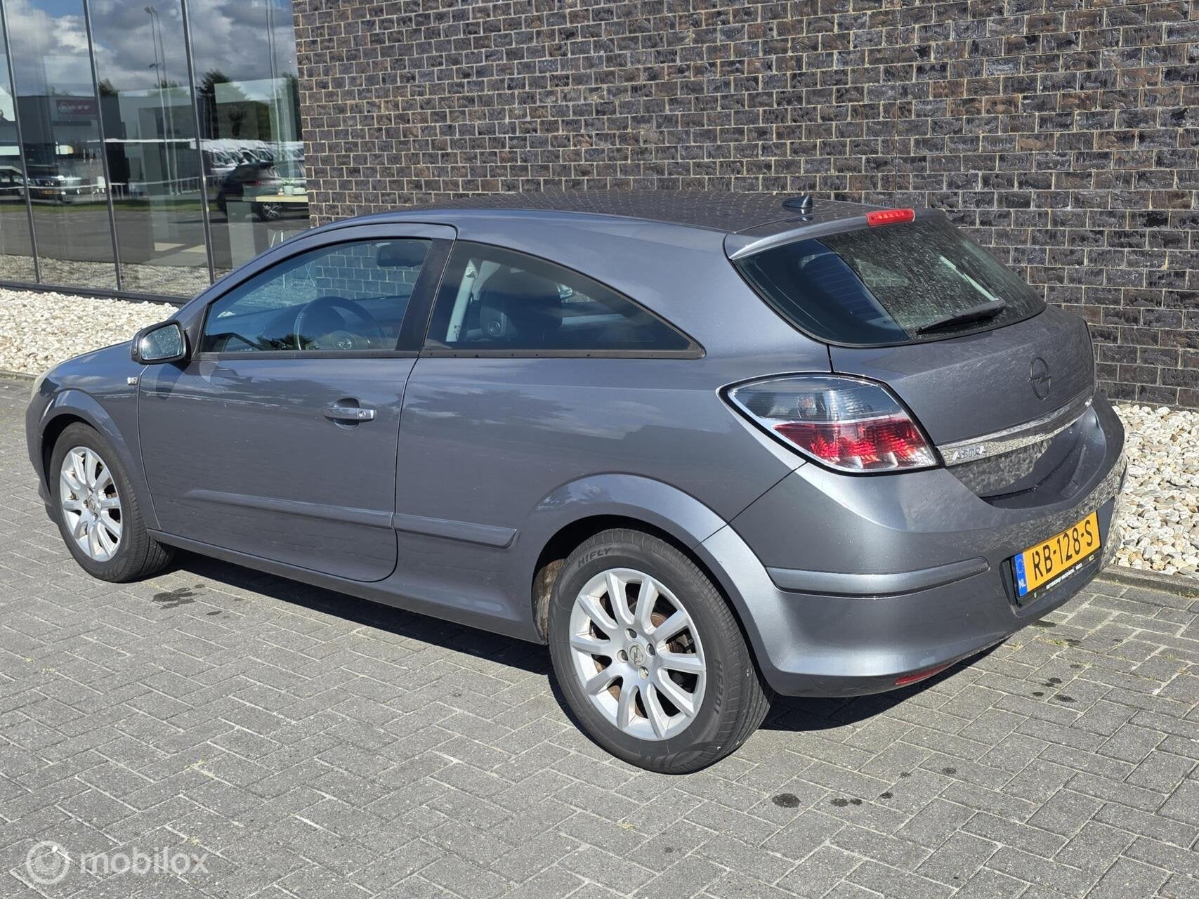 Opel Astra GTC 1.4 Cosmo - Airco - Cruise - Automaat!, Auto's, Sportstoelen, Gebruikt, 4 cilinders, 49 €/maand