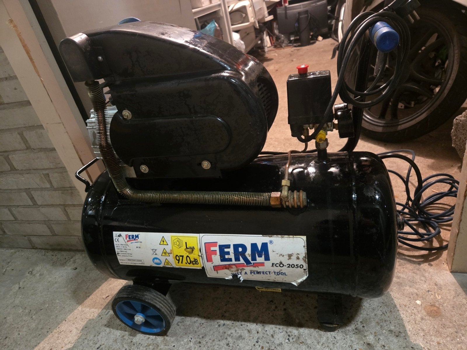 Ferm ECO-2050 Compressor - Goede staat, Ophalen, Gebruikt, 6 tot 10 bar, 25 tot 100 liter