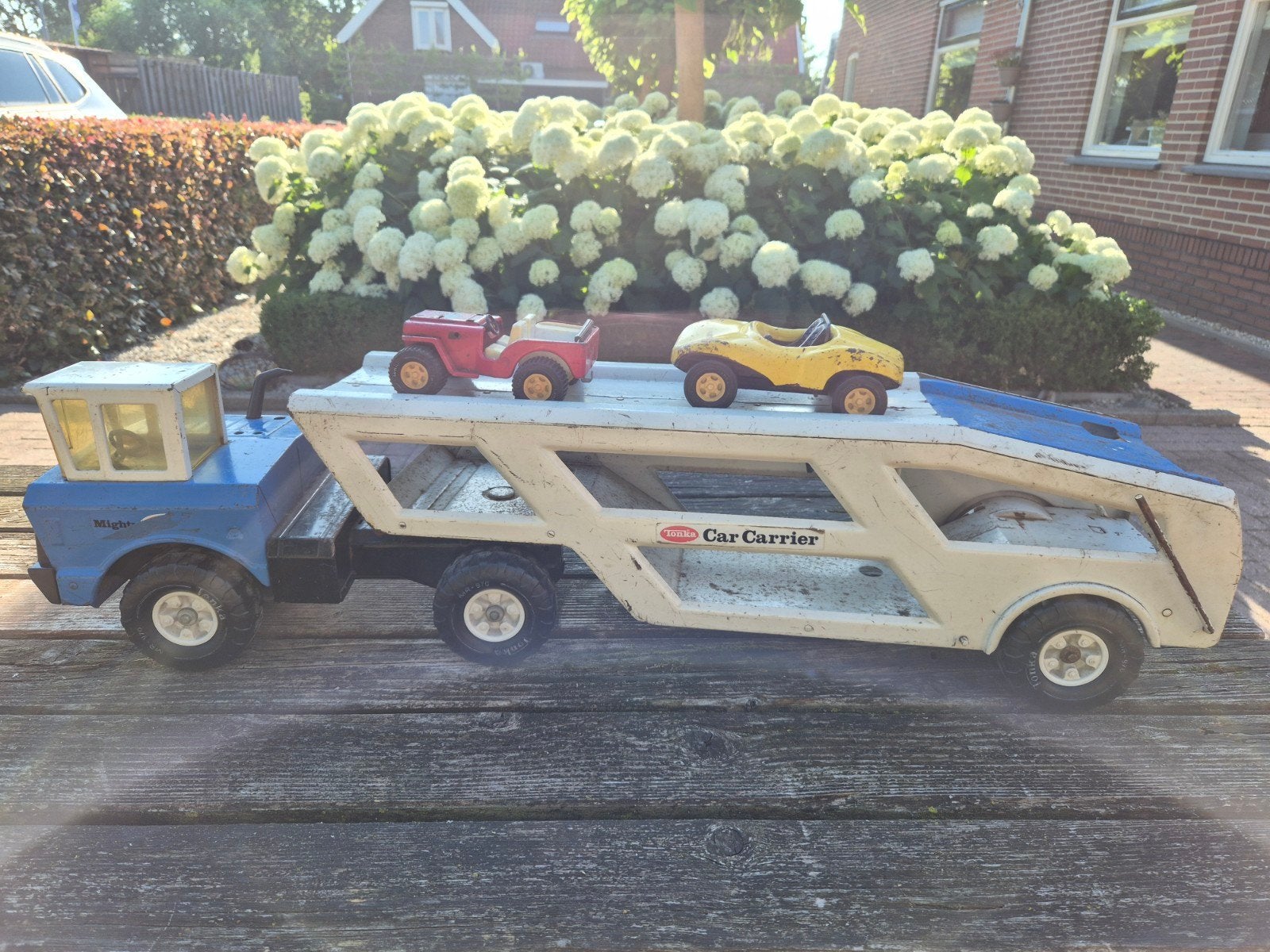 Vintage Tonka Mighty Car Carrier met 2 auto's, Ophalen of Verzenden, Gebruikt