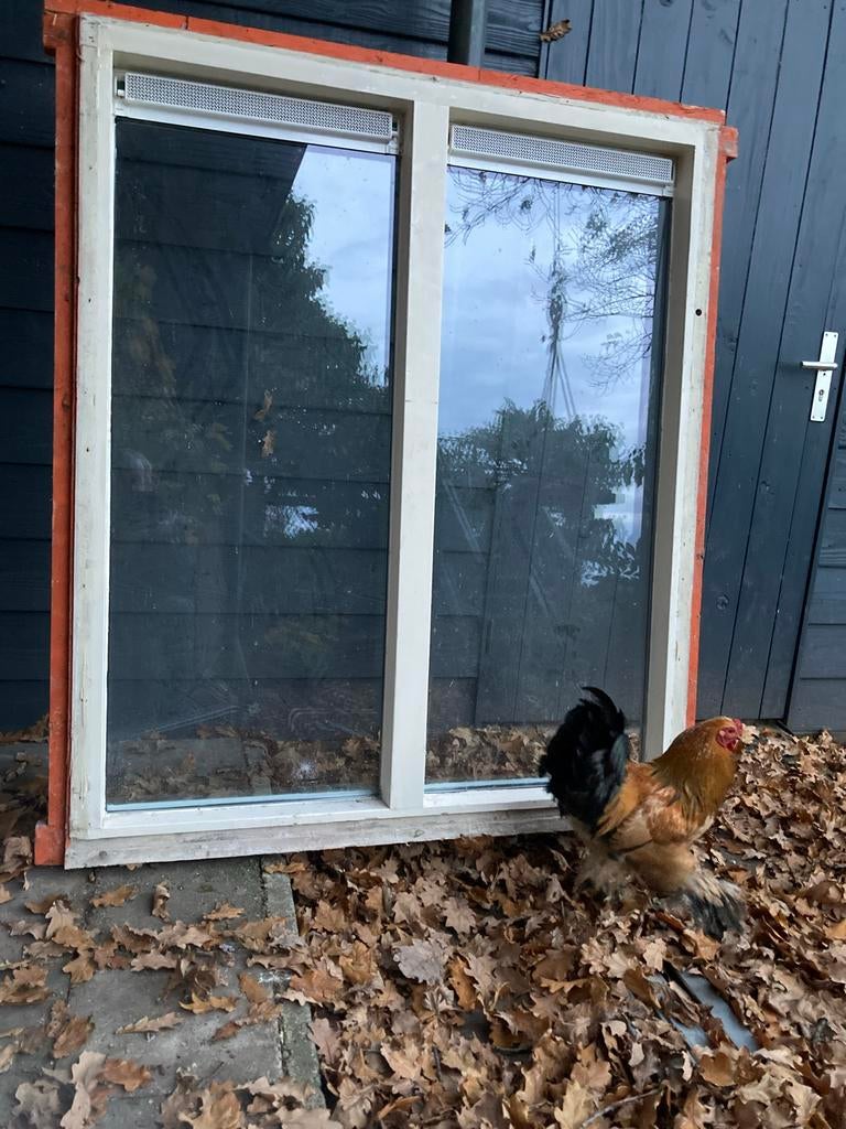 Kozijn met dubbel glas en ventilatieroosters, Doe-het-zelf en Verbouw, Kozijnen en Schuifpuien, Gebruikt, Raamkozijn, Inclusief glas