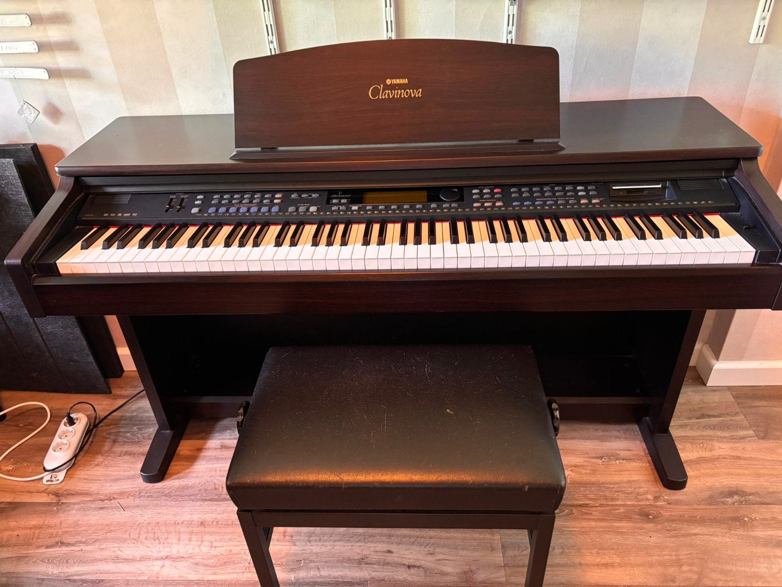 Yamaha Clavinova CVP-103 Digitale Piano + kruk en bladmuziek, Ophalen, Bruin, Zo goed als nieuw, Digitaal