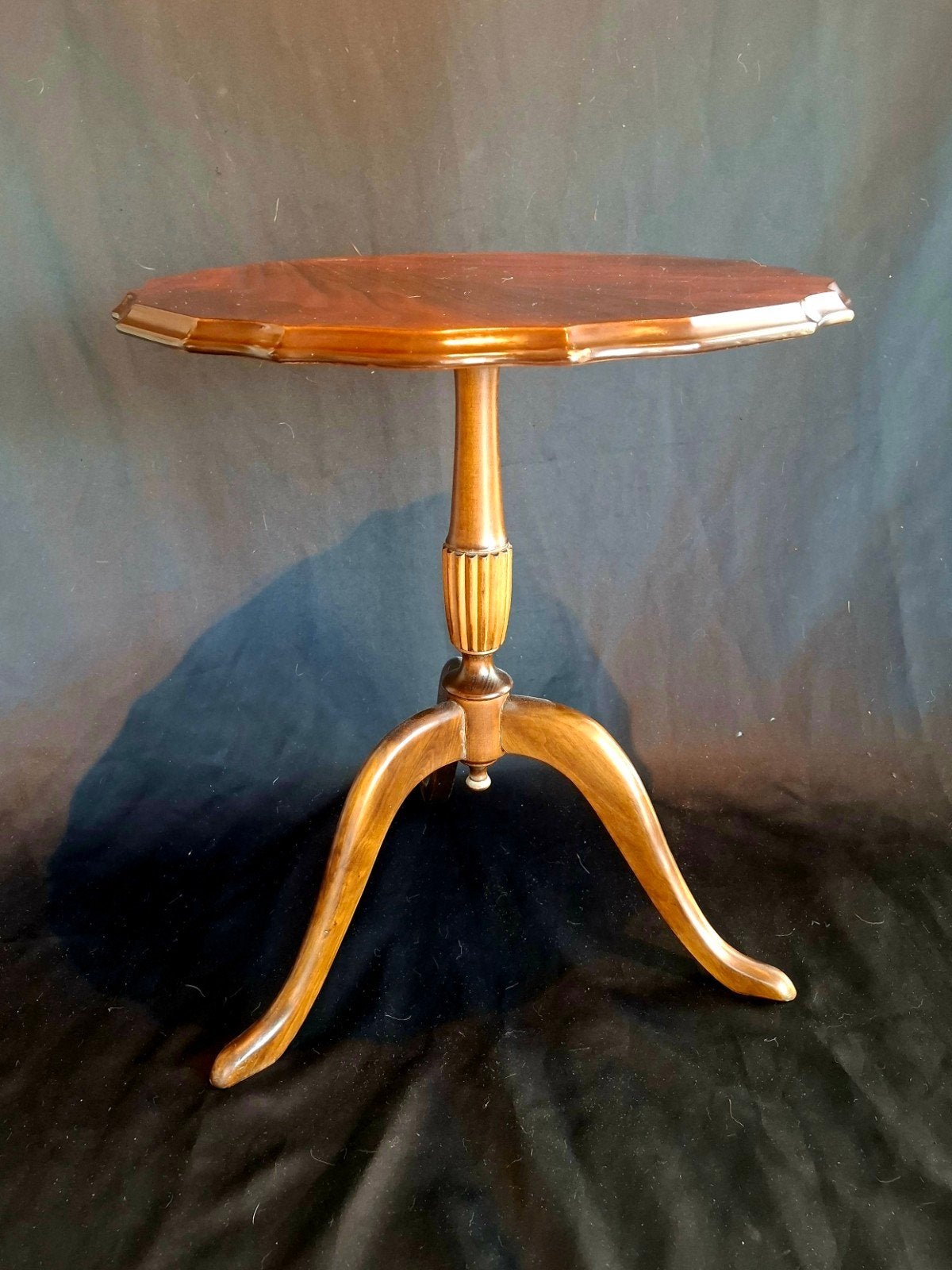 Mooi Vintage Engels Wijntafeltje in Queen Anne Stijl, Ophalen