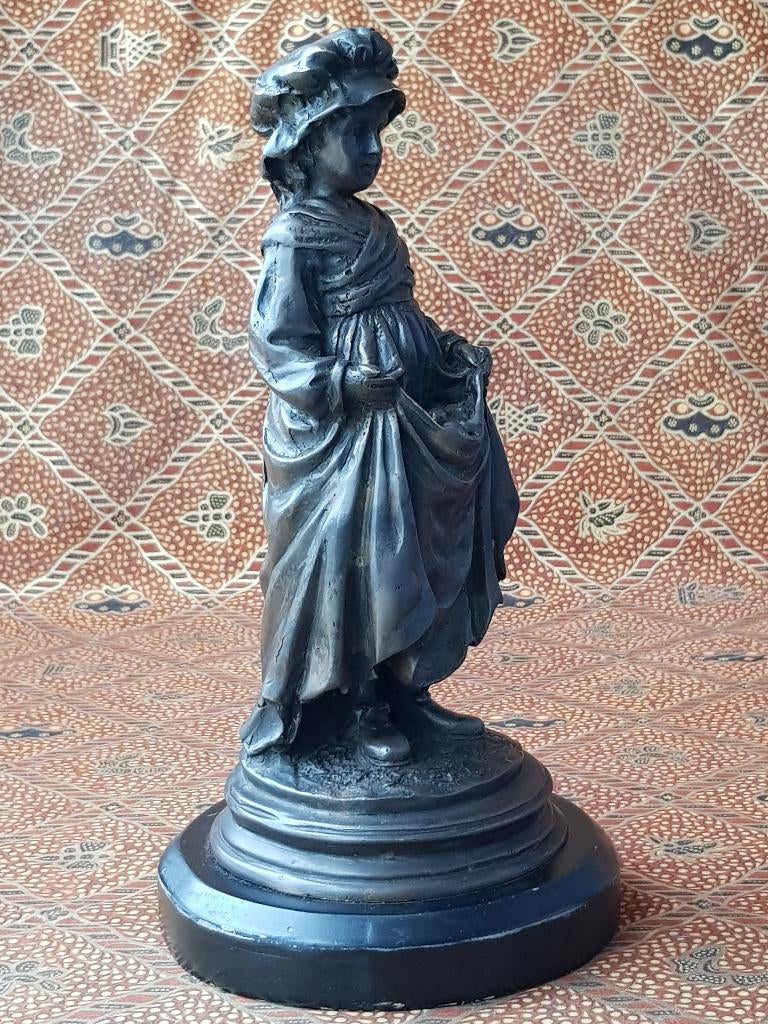 Prachtig antiek brons beeldje uit Engeland van een meisje., Ophalen of Verzenden, Brons