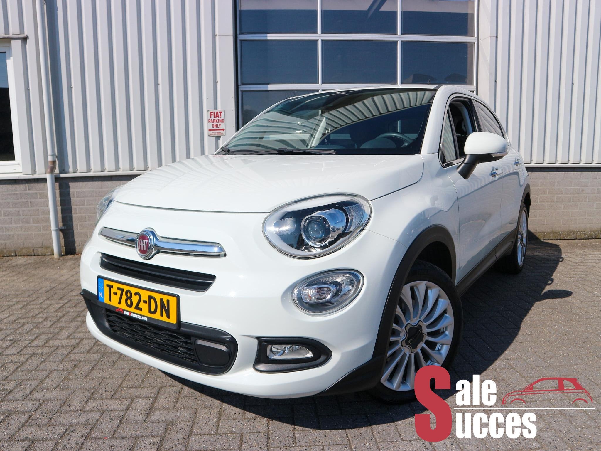 Fiat 500 X 1.6 Lounge Camera | 18" LM velgen, Auto's, Voorwielaandrijving, Gebruikt, Euro 6, 4 cilinders