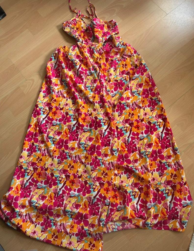 Zomerse bloemen maxi jurk met cut-outs, Kleding | Dames, Jurken, Maat 38/40 (M), Ophalen of Verzenden, Zo goed als nieuw, Roze