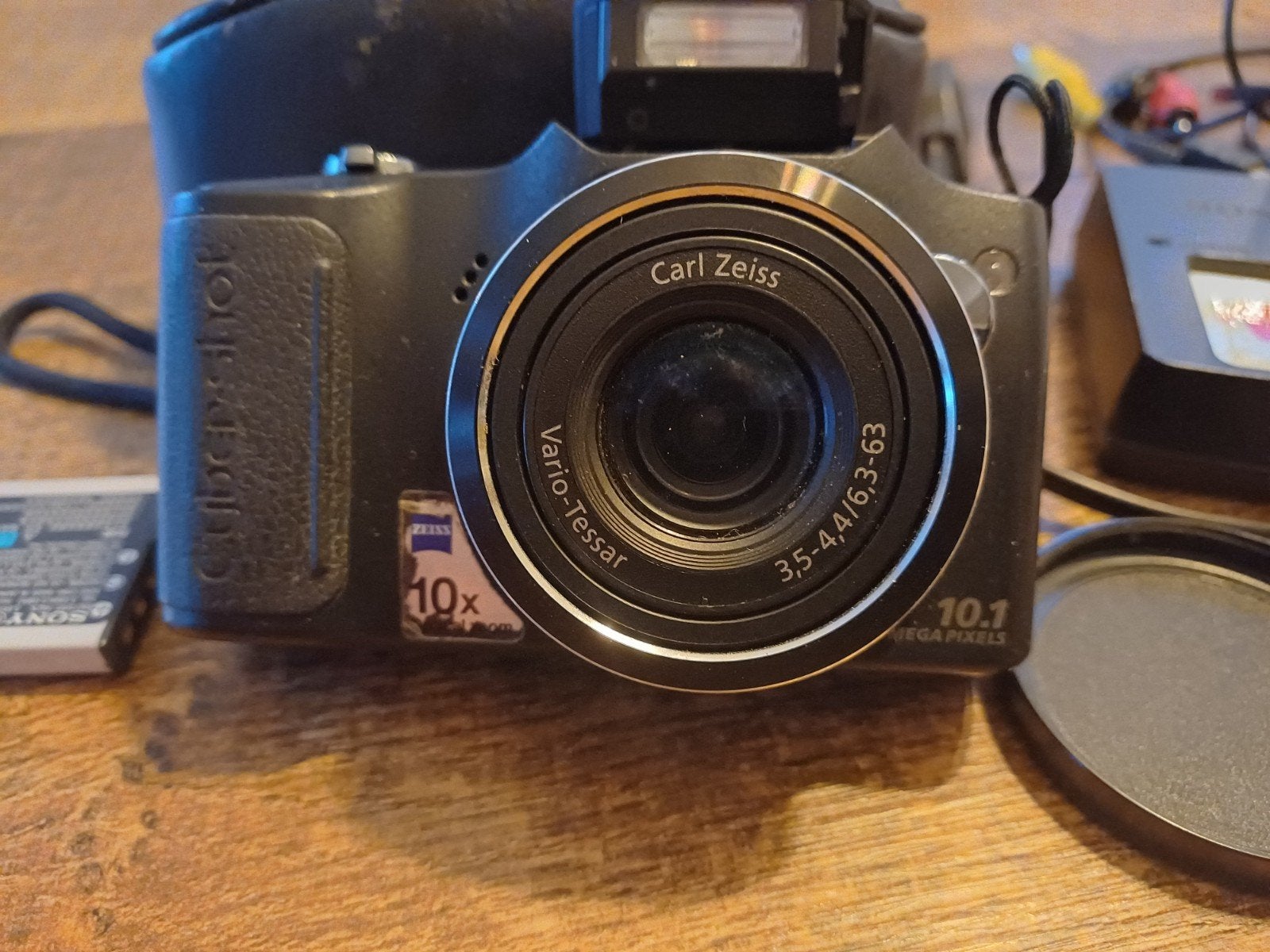 Sony Cybershot Carl Zeiss 10.1 MP Camera, Gebruikt, Accu, Ophalen of Verzenden, Compactcamera