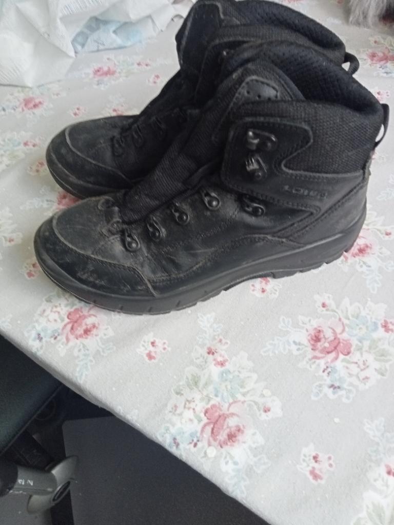 Lowa wandel/werkschoenen, Ophalen of Verzenden, Zo goed als nieuw, Schoenen