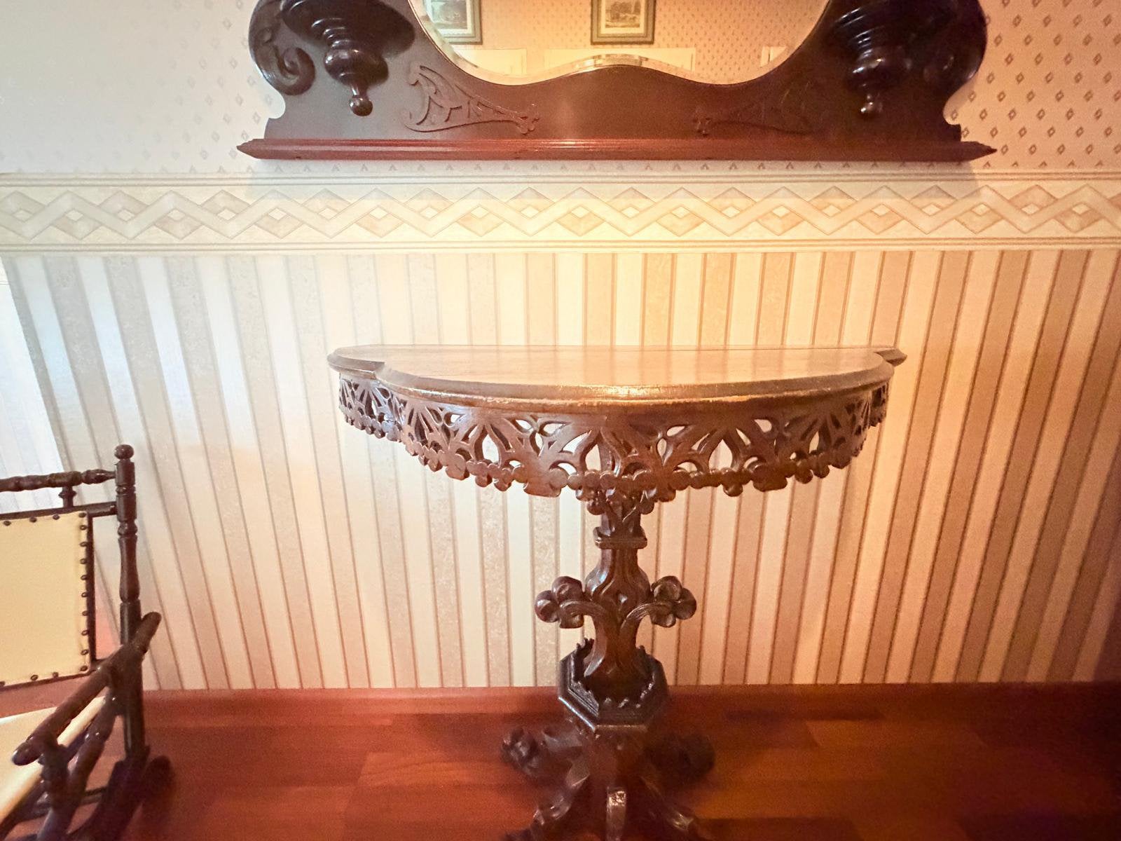 Gothic Revival (Neogotische) wandtafel of console., Ophalen