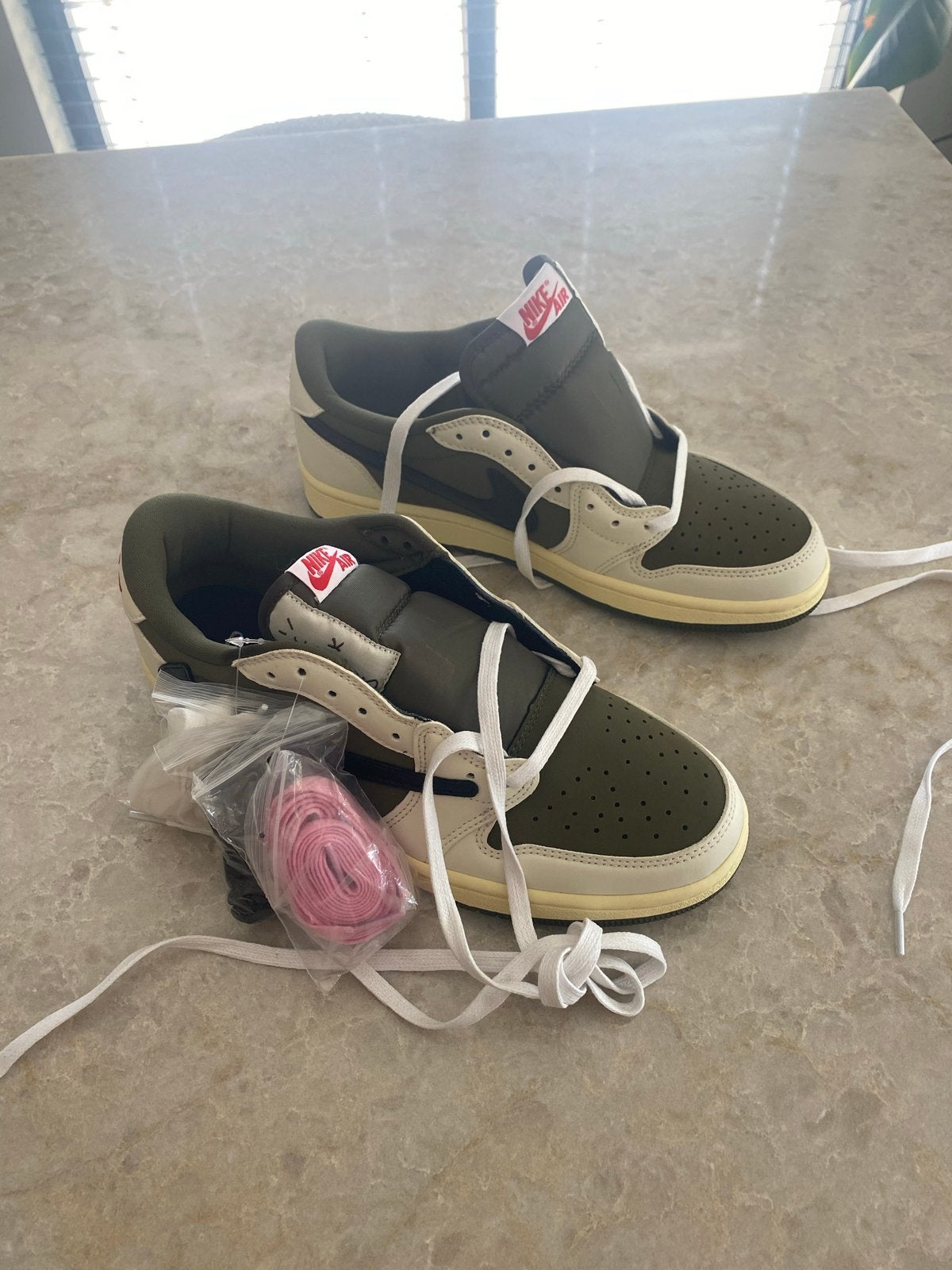 Nike Air Jordan 1 Low Travis Scott Olive - Maat 43, Ophalen of Verzenden, Nieuw, Groen, Sneakers of Gympen