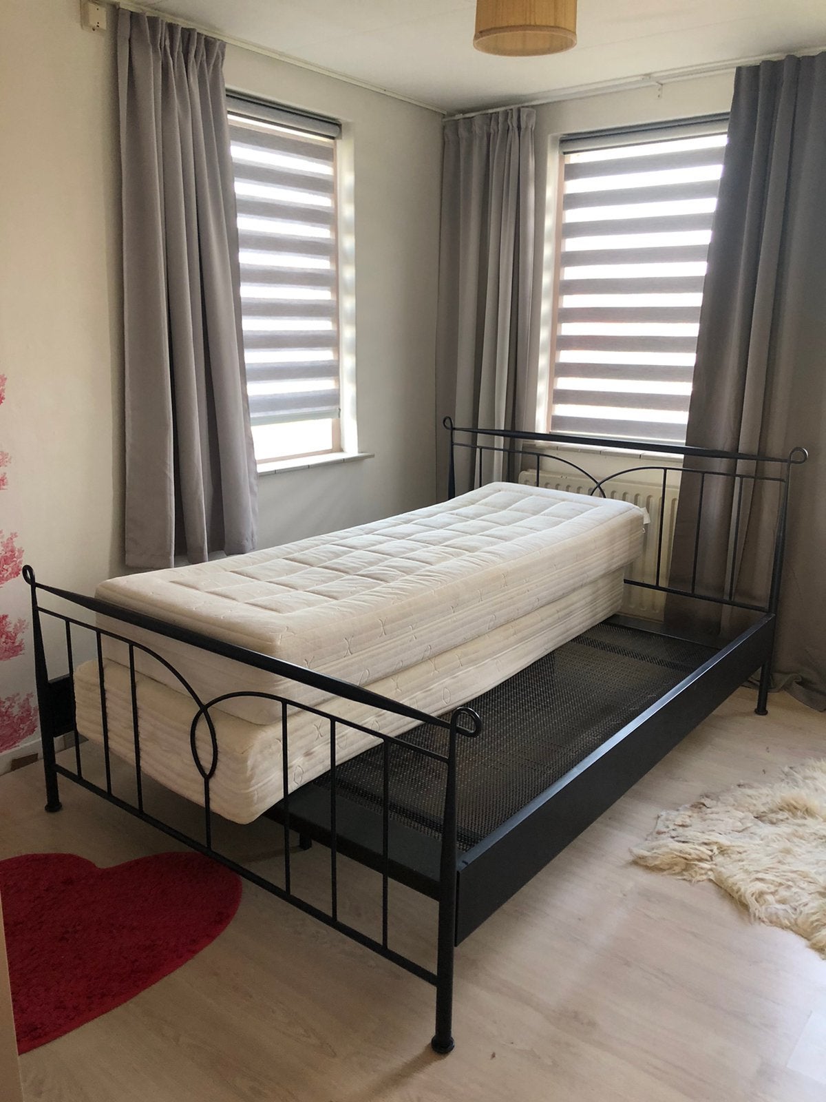 2 persoons metalen bed  140 x 200 donkerblauw, Huis en Inrichting, Slaapkamer | Bedden, Ophalen, Tweepersoons, 140 cm, Zo goed als nieuw