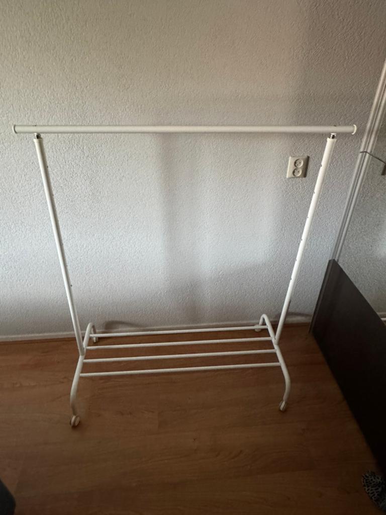 Ikea kledingrek., Ophalen, Zo goed als nieuw