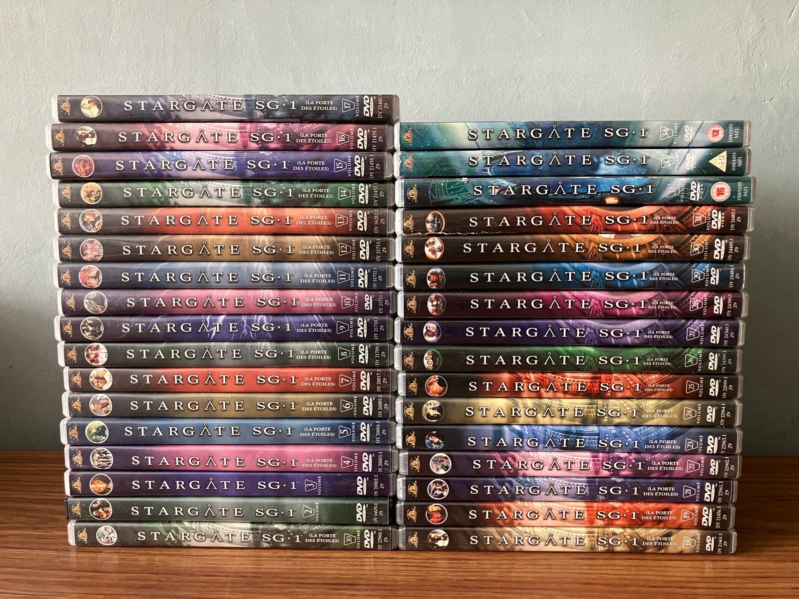 Stargate SG-1 - 33 delen, in goede staat, Nederlands, Science Fiction en Fantasy, Ophalen of Verzenden, Gebruikt