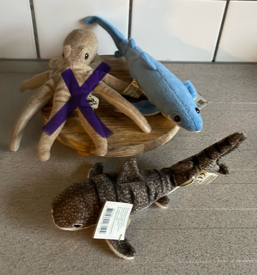 Blauwe haai en luipaardhaai knuffel pluche WNF, Ophalen of Verzenden, Beeldje of Figuurtje