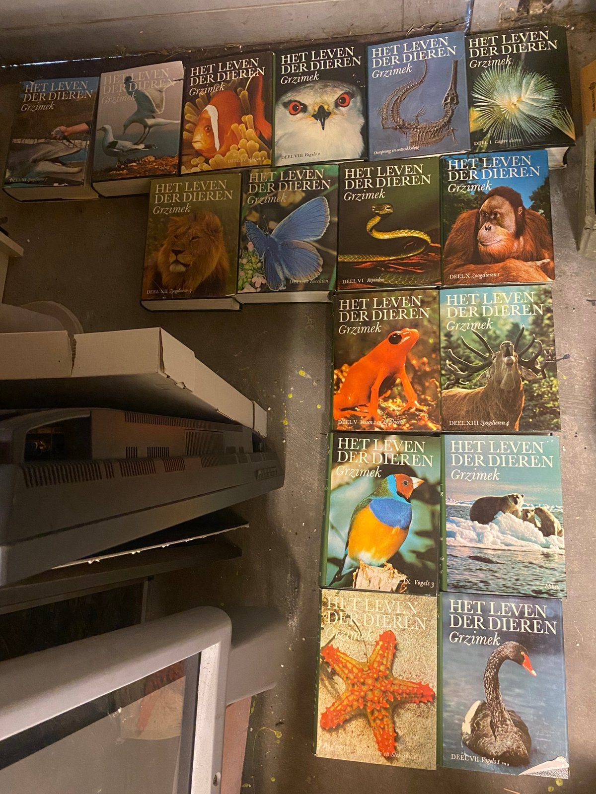 Het leven der dieren - Grzimek boekenreeks 16 stuks, Boeken, Ophalen of Verzenden, Zo goed als nieuw, Dieren, Complete serie