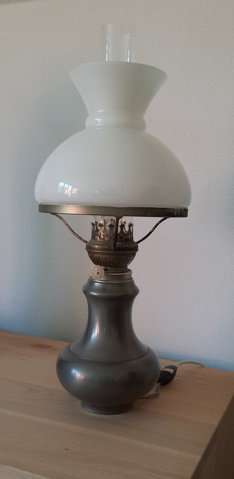 Tinnen "olie" lamp op elektriciteit., Ophalen