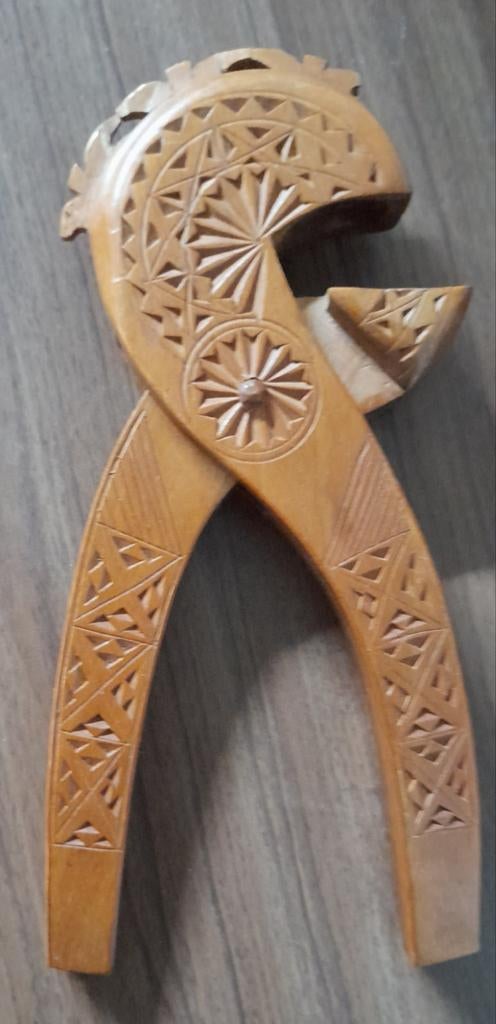 Houten notenkraker handwerk met snijwerk., Ophalen of Verzenden
