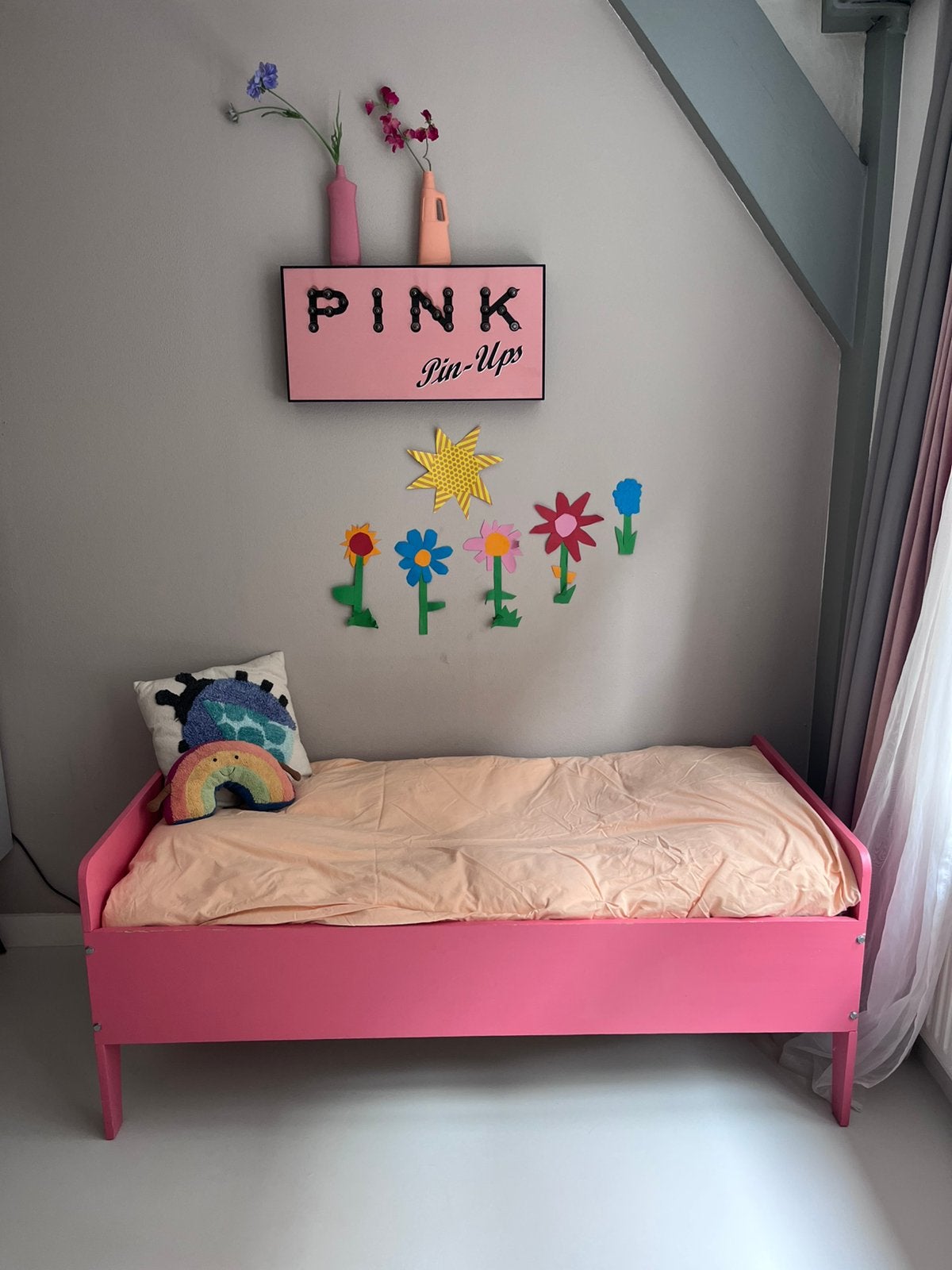 Kinderbed peuterbed Piet Hein Eek crisis - roze incl matras, Kinderen en Baby's, Gebruikt, 70 tot 85 cm, 140 tot 160 cm, Ophalen