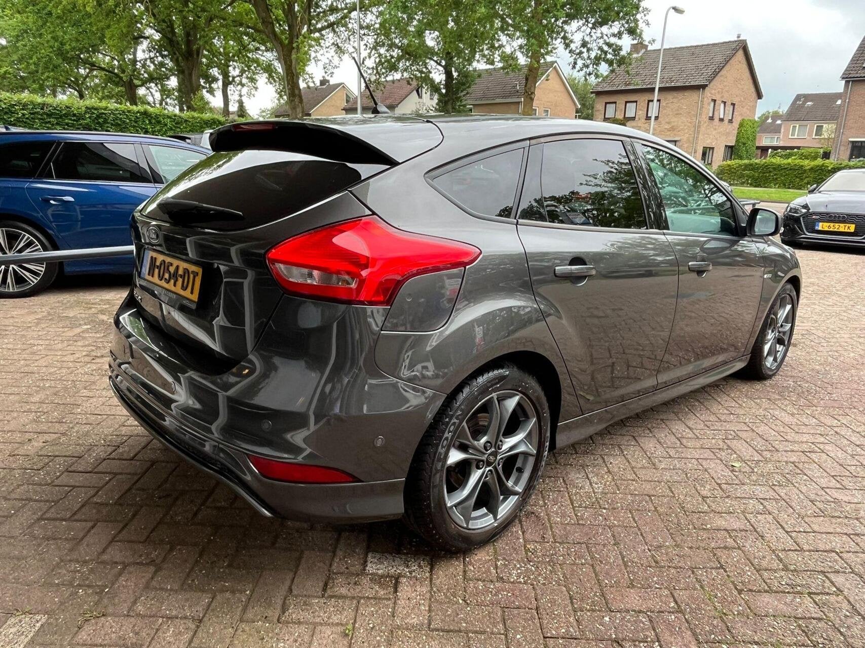 Ford Focus 1.0 ST Line! Navi, Climat, Bluetooth, LM.., Elektrische ramen, Gebruikt, Euro 6, Met garantie (alle)
