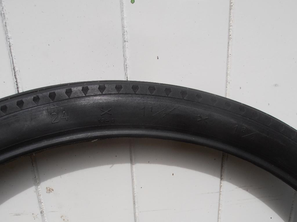 Hulpmotor band 24 x 1.1/2 x 1.3/4, Ophalen of Verzenden, Gebruikt, Overige typen, Overige merken