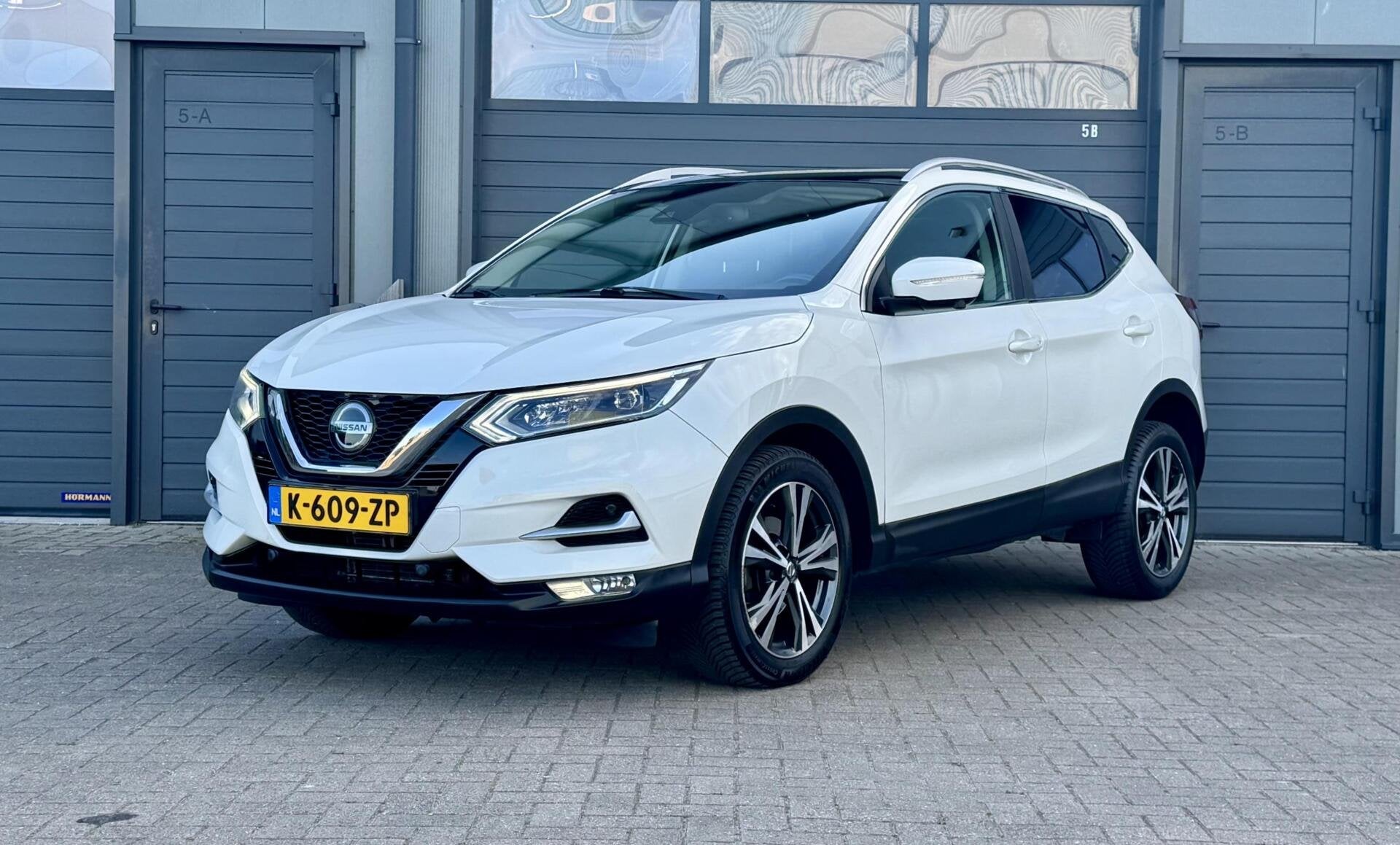 Nissan Qashqai 1.2 - 116pk N-Connecta | AUTOMAAT | Nieuwe Mo, Auto's, Dealer onderhouden, Stof, Gebruikt, 4 cilinders