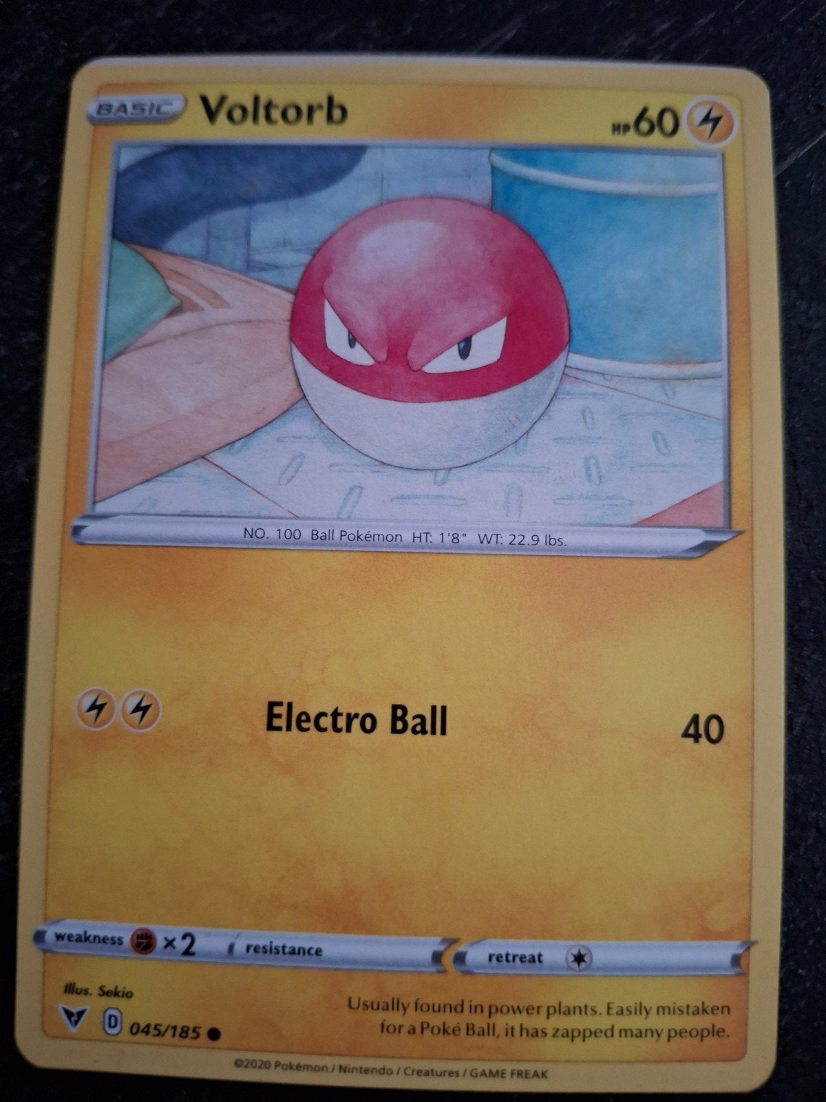 Pokémon Kaart Voltorb 045/185 - Basic - Electro Ball, Ophalen of Verzenden, Zo goed als nieuw, Losse kaart