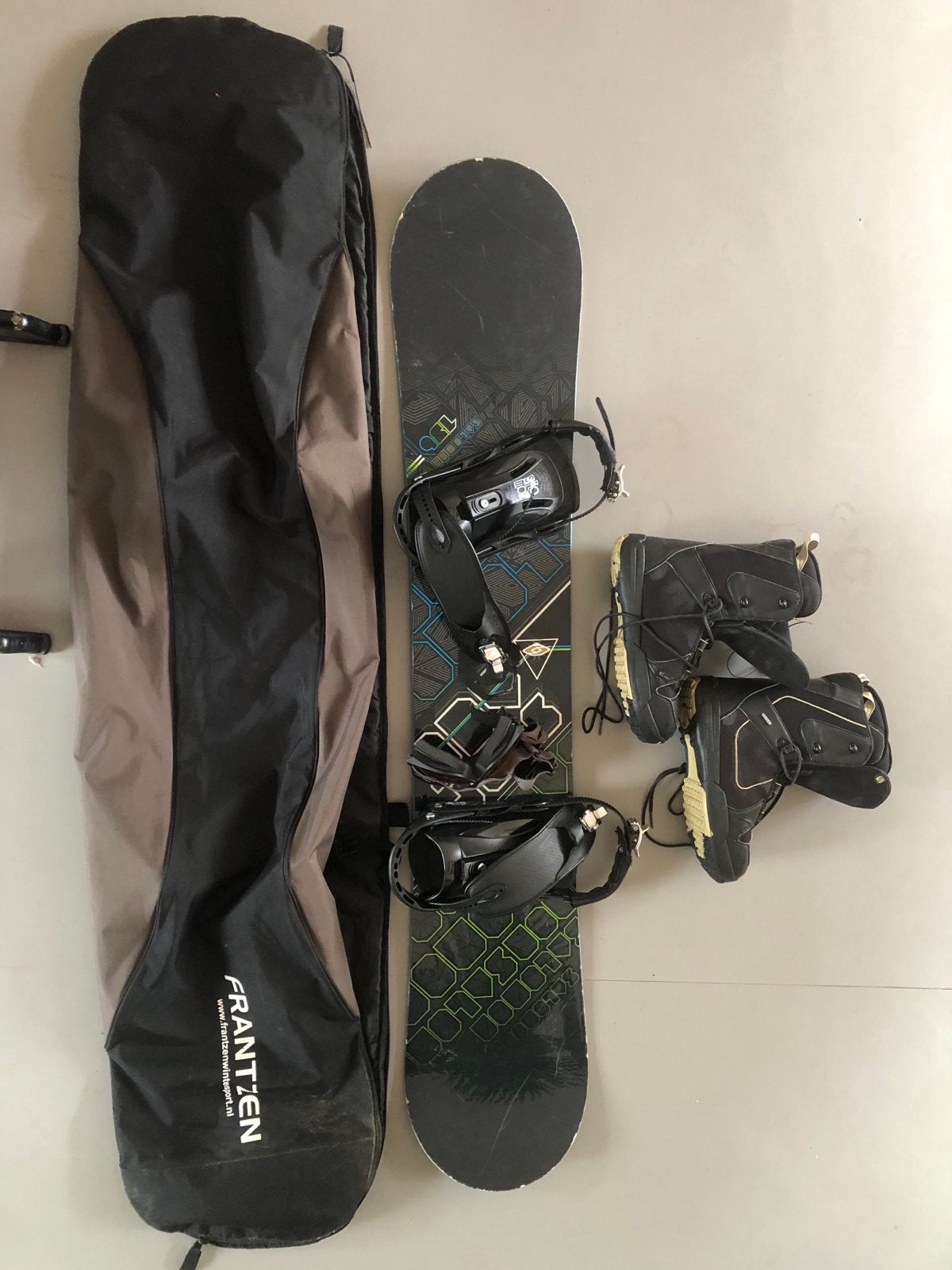 Salomon Snowboard Set: Board, Schoenen (EU 44), Tas & Goggle, Ophalen, Gebruikt, Board