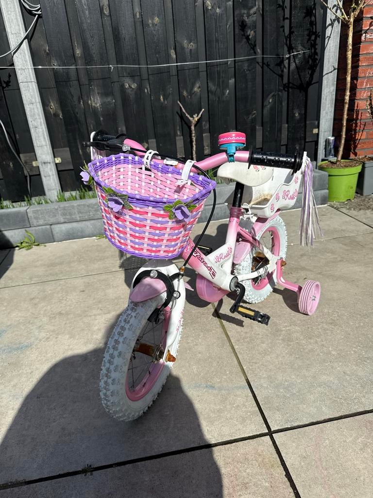 Kinderfietsje roze met mandje en zijwieltjes, Fietsen en Brommers, Ophalen of Verzenden, Gebruikt, Minder dan 16 inch, Zijwieltjes