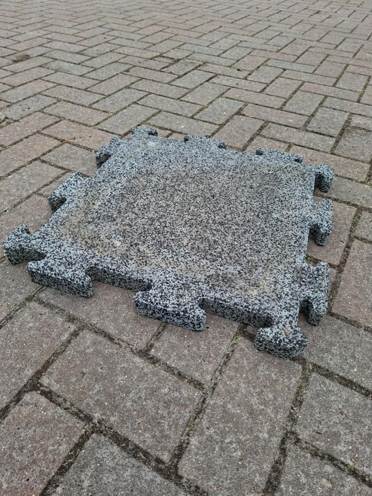 23 rubberen puzzeltegels 50x50x4,5, Ophalen, Rubber, Minder dan 5 m², Overige typen