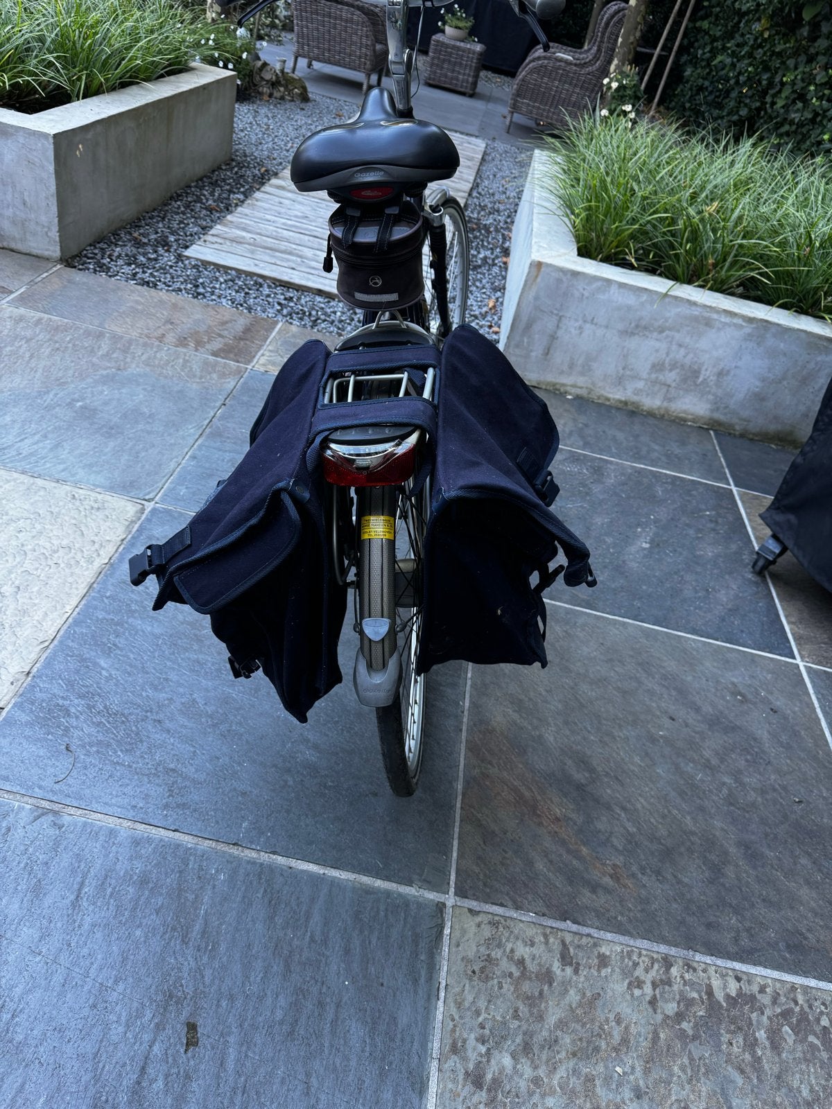 Foto 2 van Excl. Gazelle fiets Goldline met 8 versnell. en fietstassen