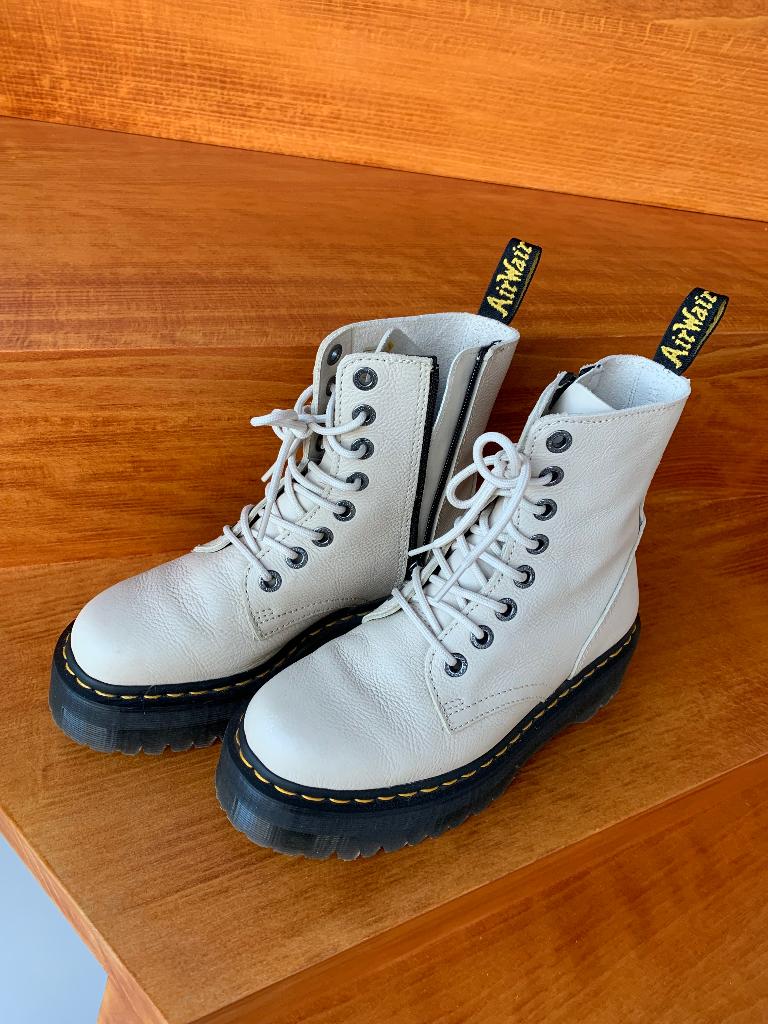 Dr Martens Jadon beige, Verzenden, Beige, Lage of Enkellaarzen, Dr. Martens