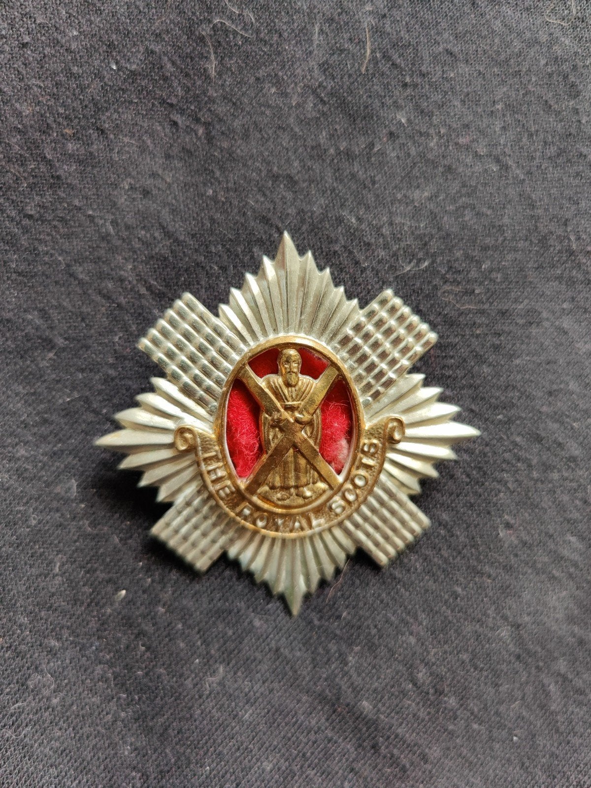 Originele WW2 capbadge 1st Batalion Royal Scots, Holland., Ophalen of Verzenden, Landmacht, Engeland, Embleem of Badge