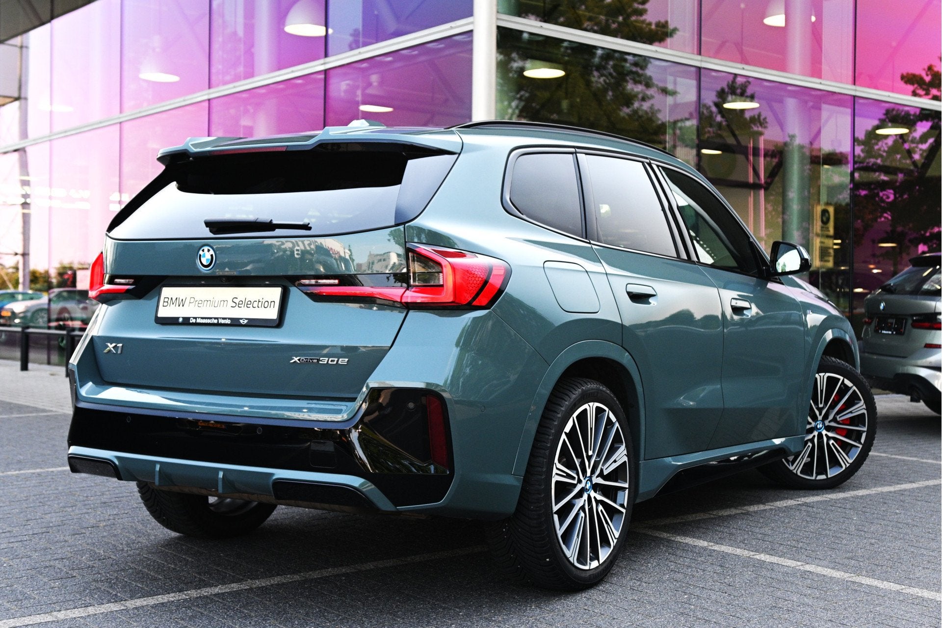 BMW X1 xDrive30e M Sport Automaat / Trekhaak / Panoramadak /, Auto's, Zwart, Bedrijf, Hybride Elektrisch/Benzine, 3 cilinders