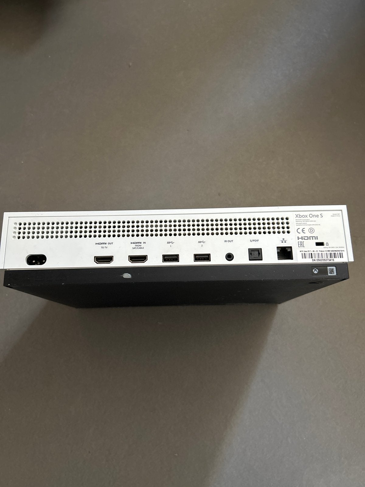 Xbox One S met controller en alle benodigde stekkers, Spelcomputers en Games, Spelcomputers | Xbox One, Ophalen of Verzenden, Gebruikt