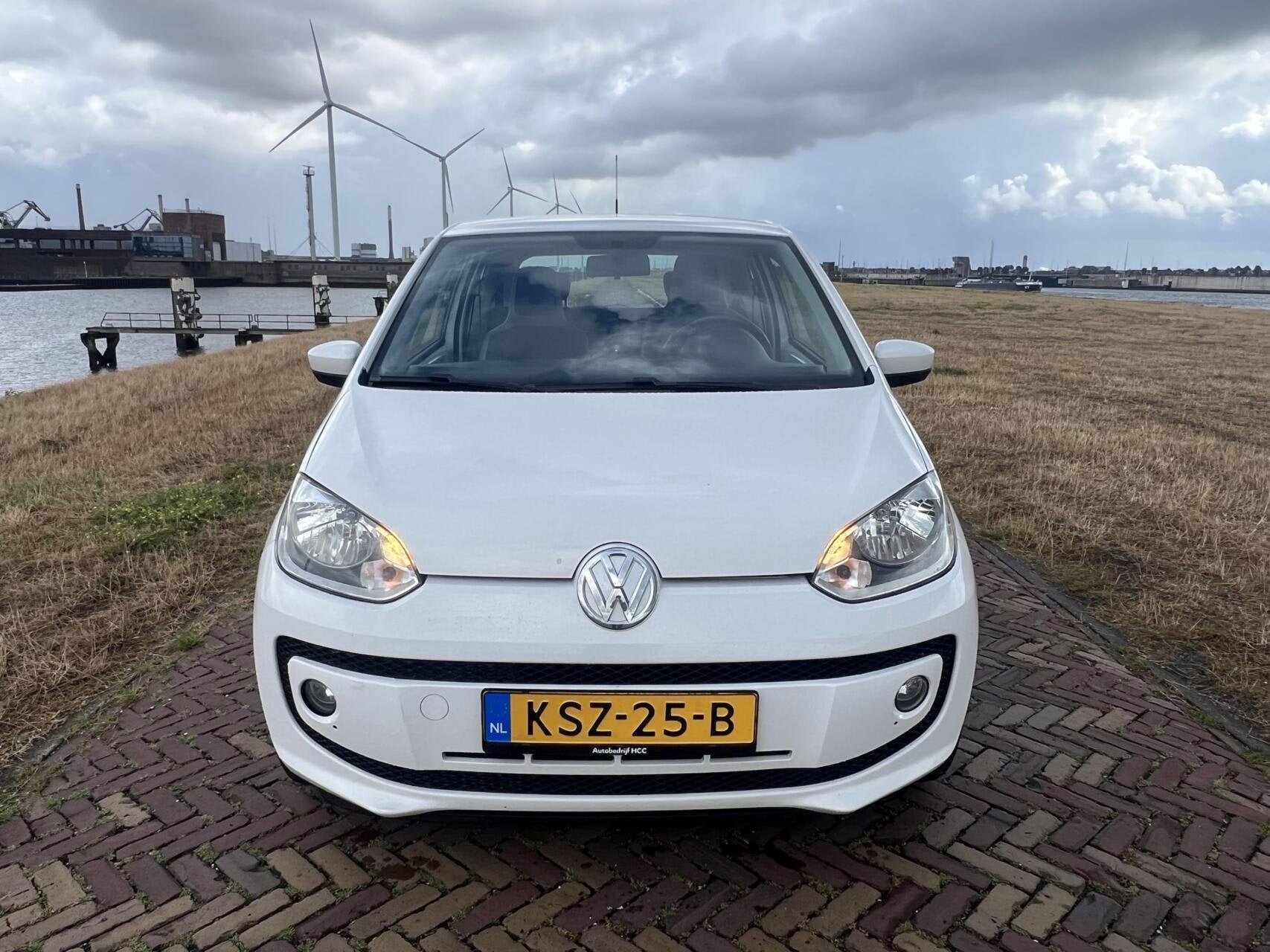 Volkswagen Up! 1.0 AIRCO|ST.VERW|LEDER|NW APK, Auto's, Volkswagen, Gebruikt, Stoelverwarming, 60 pk, Leder en Stof
