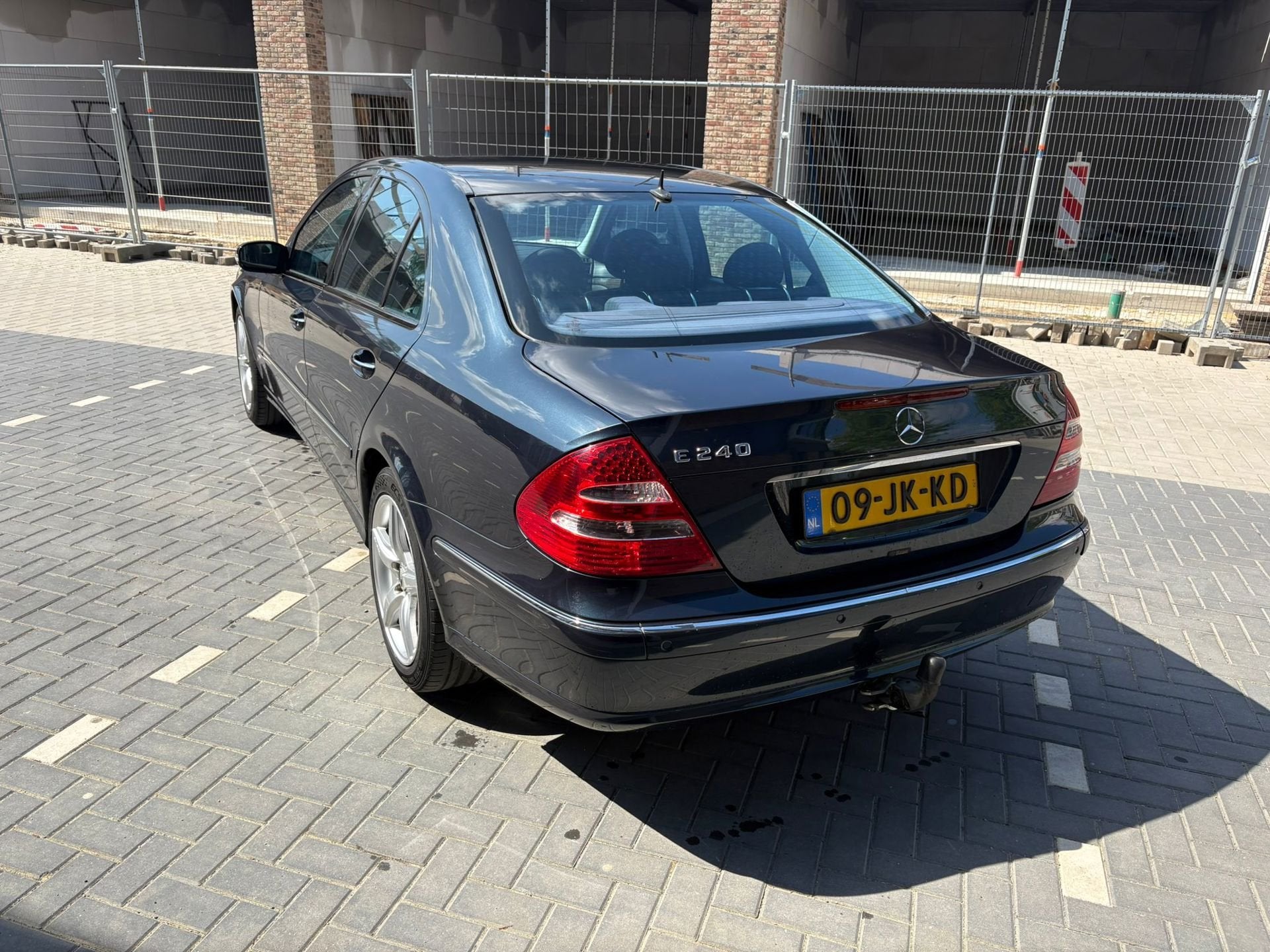 Mercedes-Benz E-klasse 240 Avantgarde, Auto's, Automaat, Achterwielaandrijving, Gebruikt, 2597 cc
